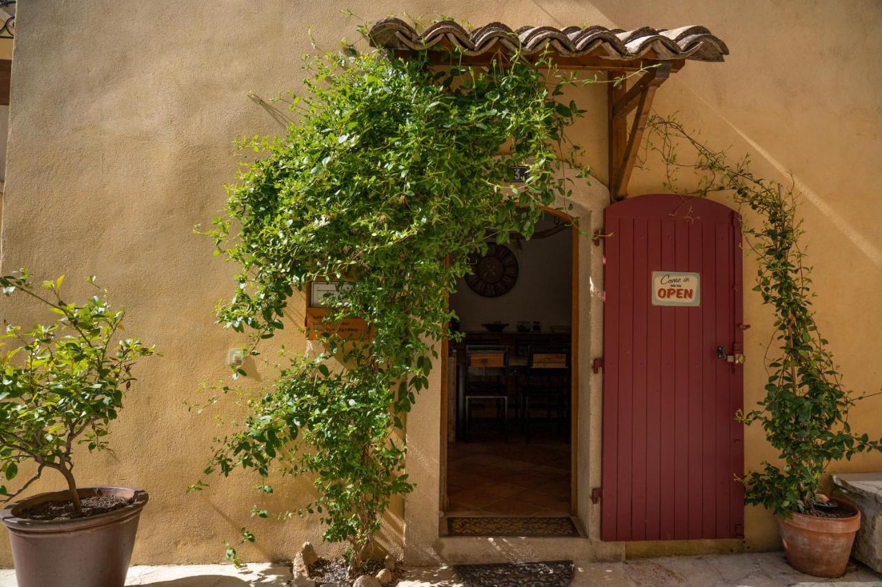 Une Chambre En Luberon Puyvert Buitenkant foto