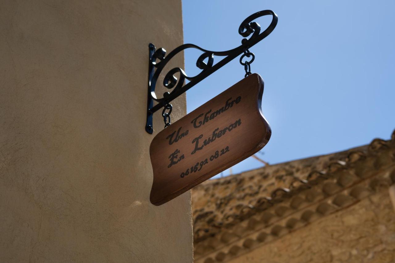 Une Chambre En Luberon Puyvert Buitenkant foto